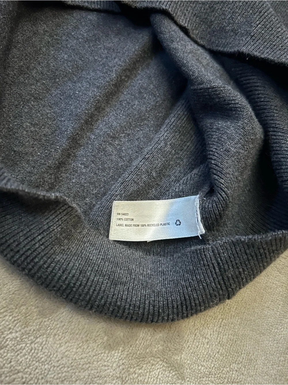 GAP Men's Dark Charcoal V-Neck Sweater Size S